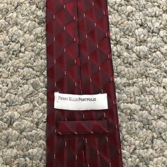 Perry Ellis Tie - Picture 3 of 3